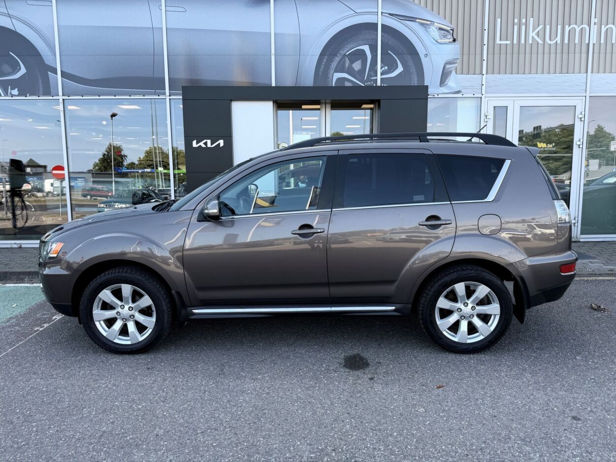 Mitsubishi Outlander Intense 2.2 115kW 2011, kuva 2/8