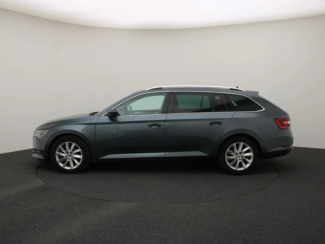 Škoda Superb 2018, photo 6/35