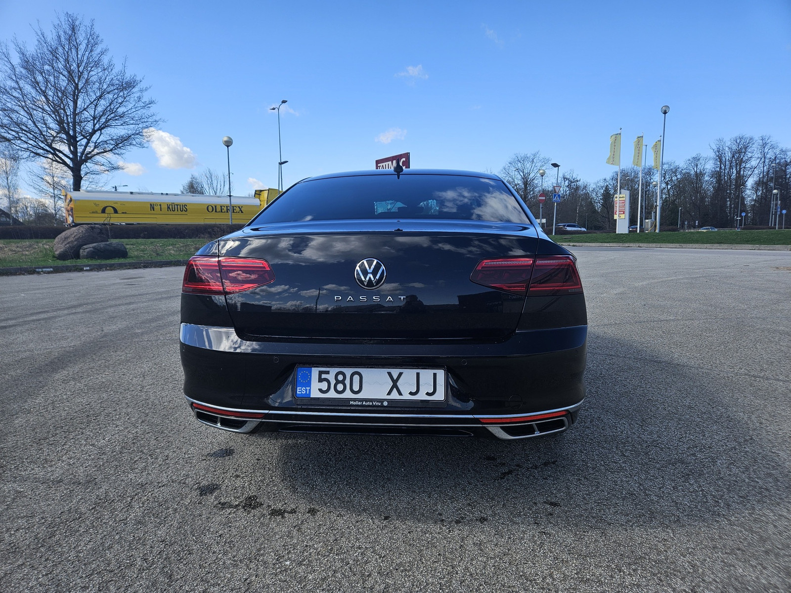 Volkswagen Passat 2021, photo 3/5