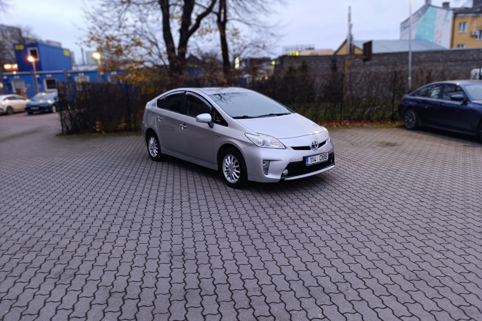 Toyota Prius, 2012, 1.8, 73 kW, hibridas (benzinas/elektra), automatinė, priekiniai varomieji ratai