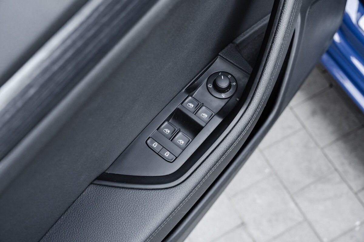 Škoda Superb 2021, photo 7/23