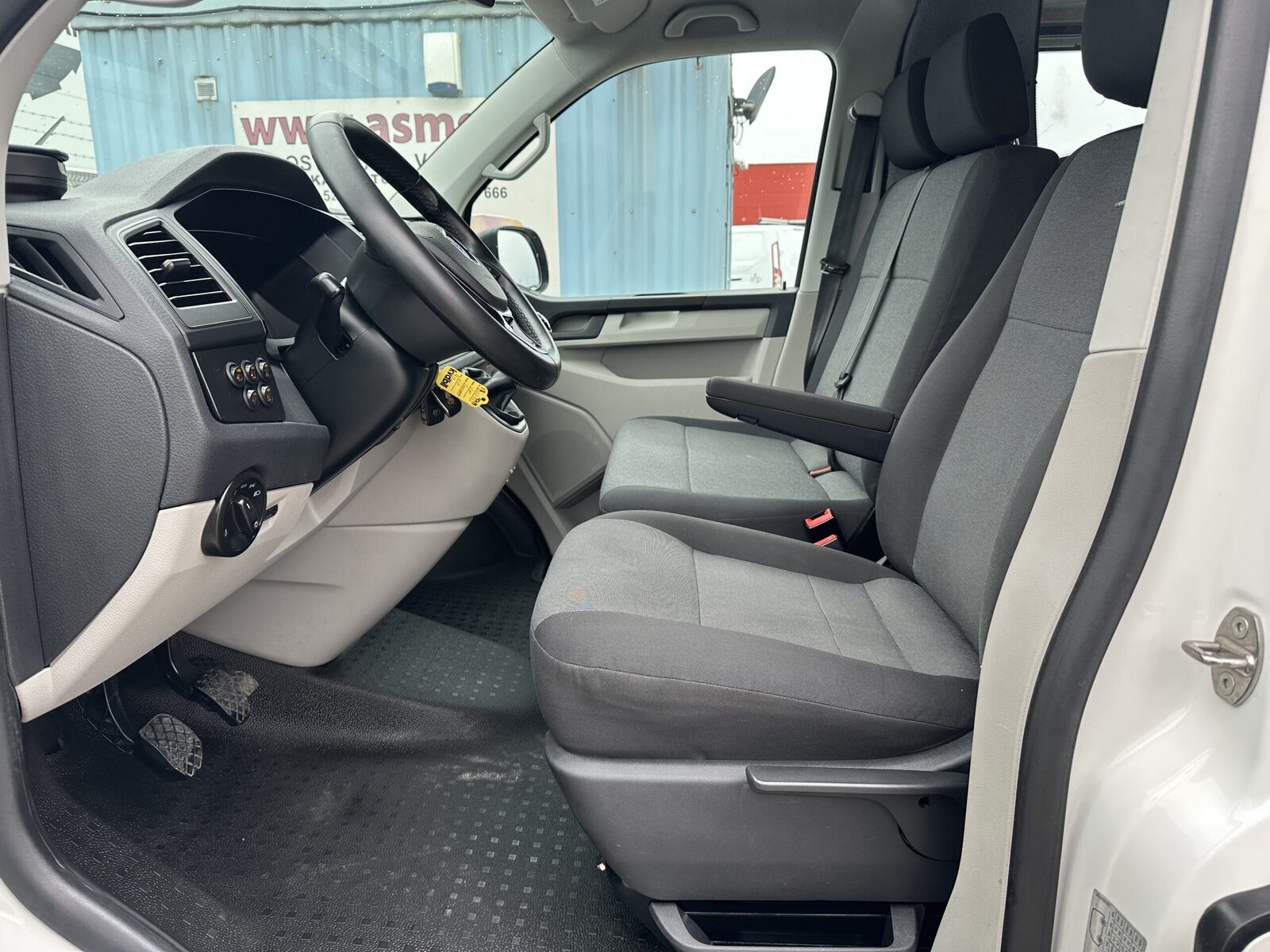 Volkswagen Transporter 2018, kuva 3/14
