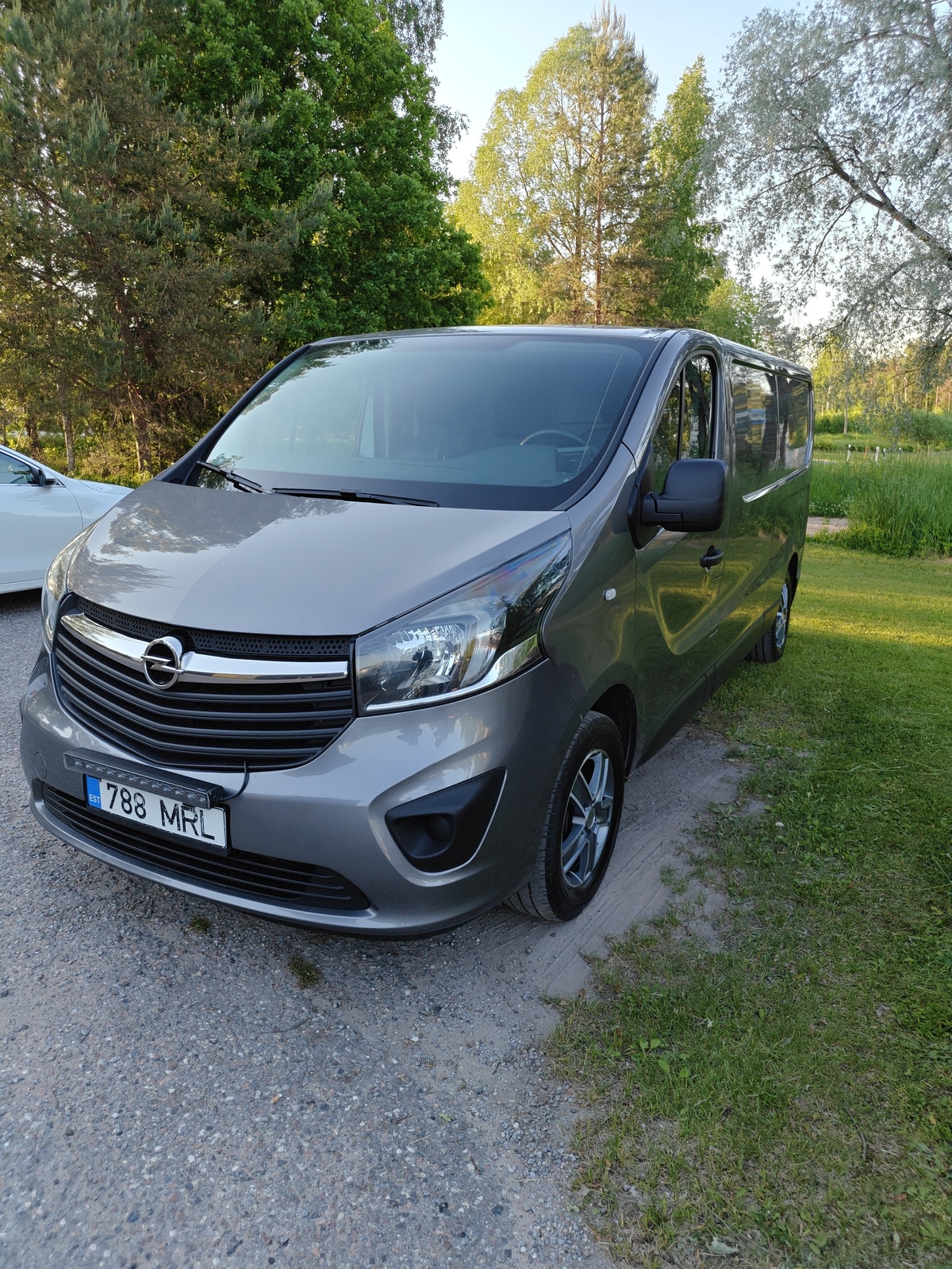 Opel Vivaro L2 biturbo 1.6 R9M D4 107kW 2017, photo 3/8