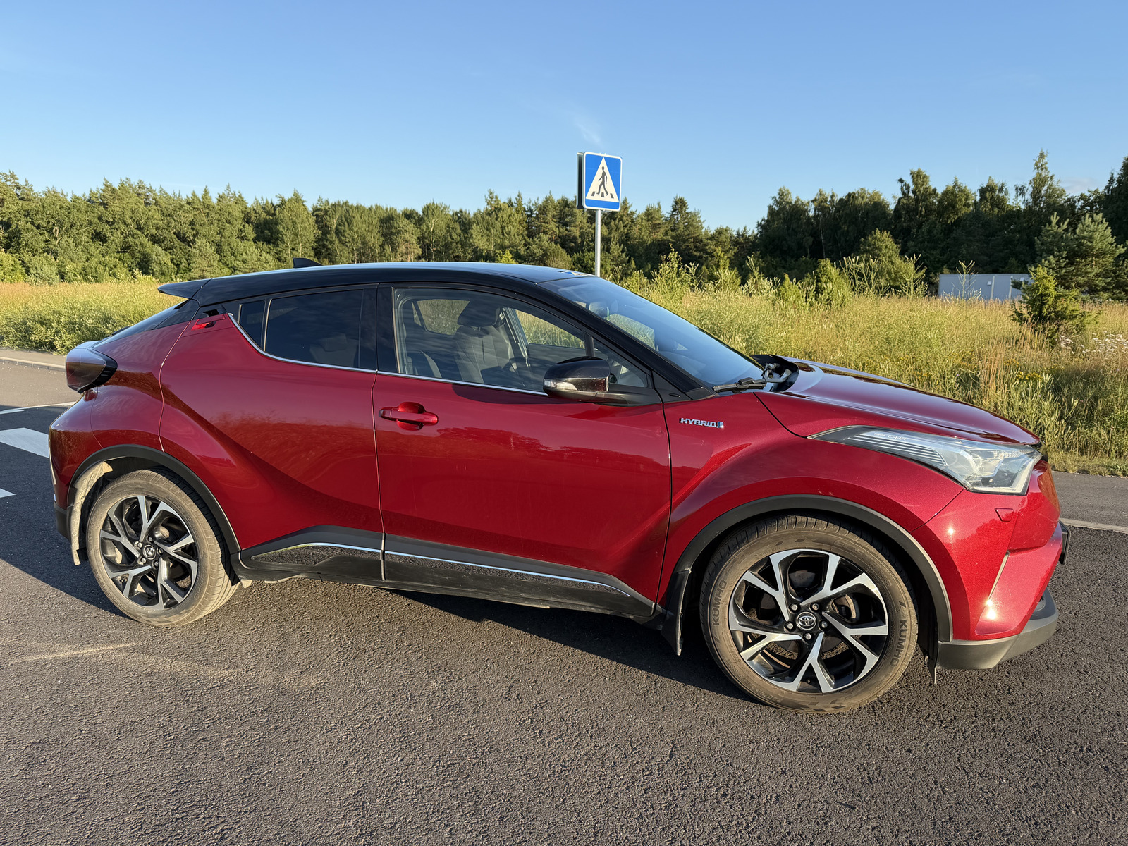 Toyota C-HR 2019, photo 2/5
