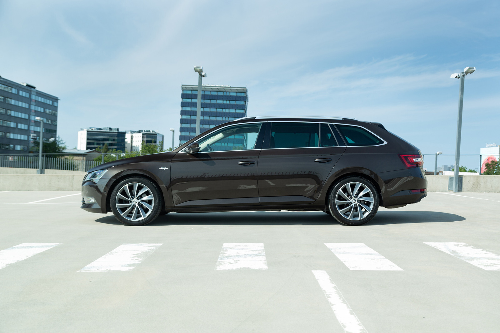 Škoda Superb 2018, photo 2/16