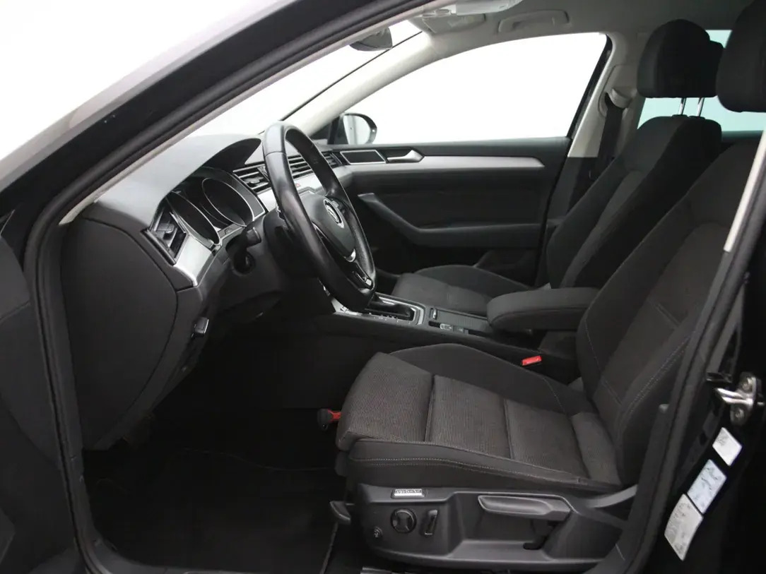 Volkswagen Passat 2019, photo 4/10