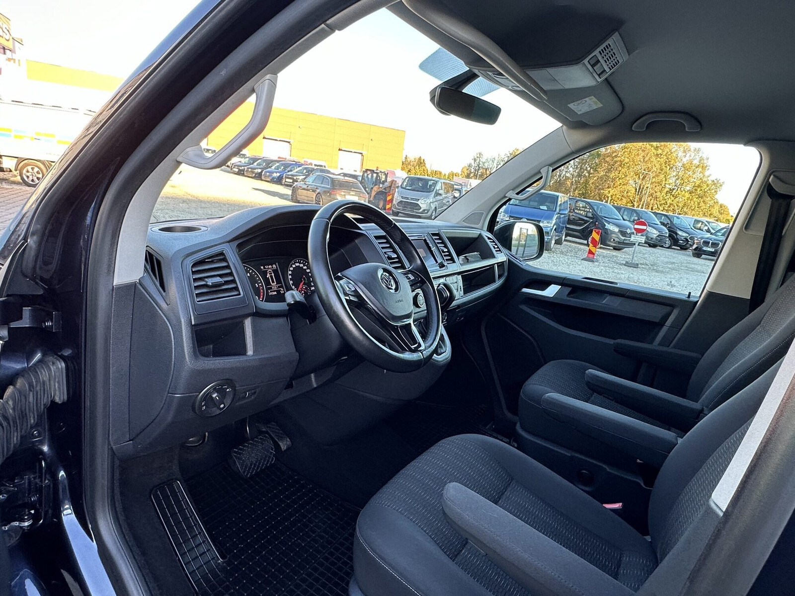 Volkswagen Caravelle 2016, photo 5/26