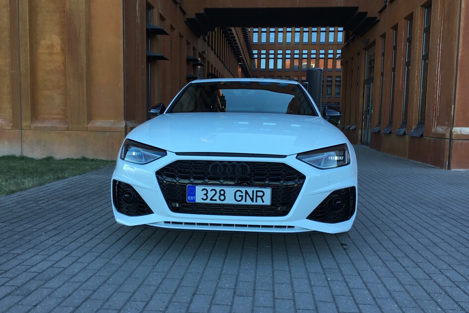 Audi A4, 2024, 2.0, 110 kW, hybrid (petrol/electric), automatic, front-wheel drive