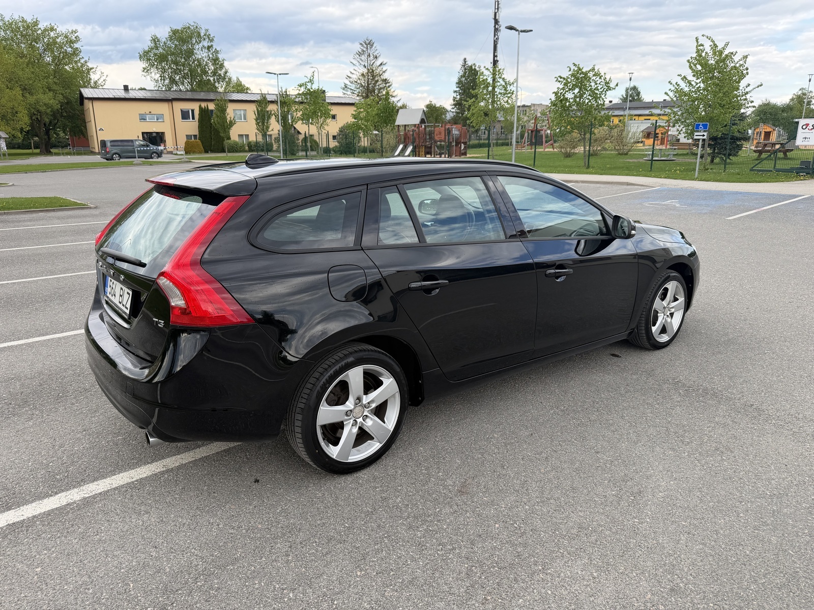 Volvo V60 2014, kuva 6/14