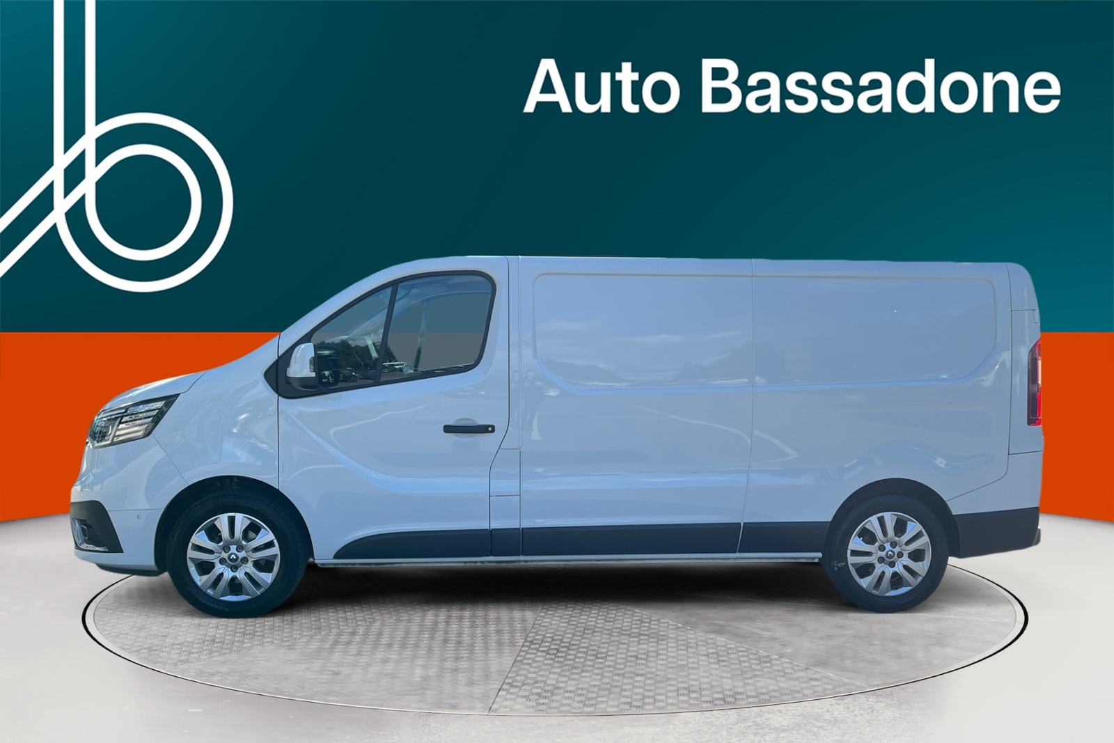 Renault Trafic 2022, kuva 2/10