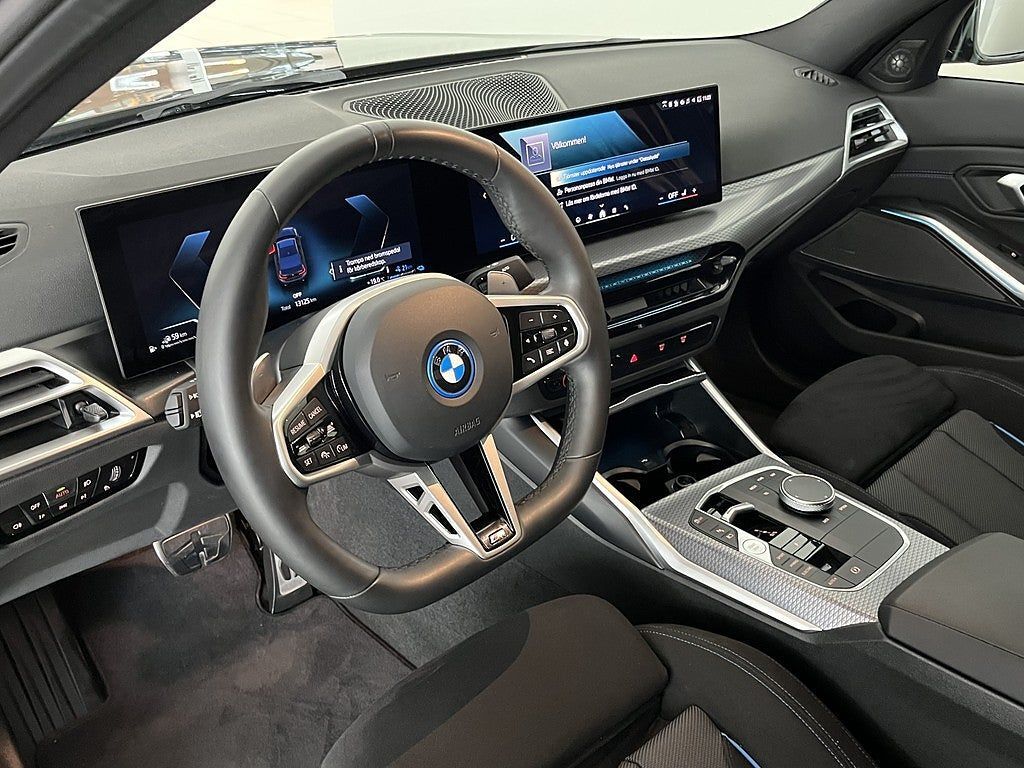 BMW 330 2024, kuva 6/10