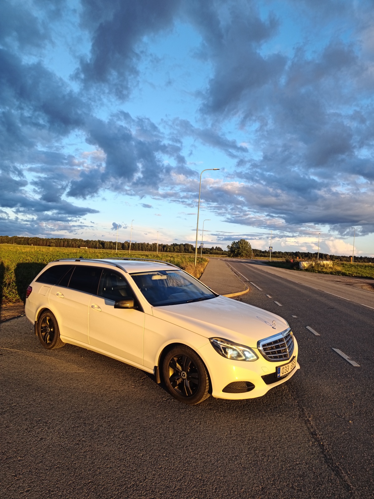 Mercedes-Benz E 200 2013, kuva 2/8
