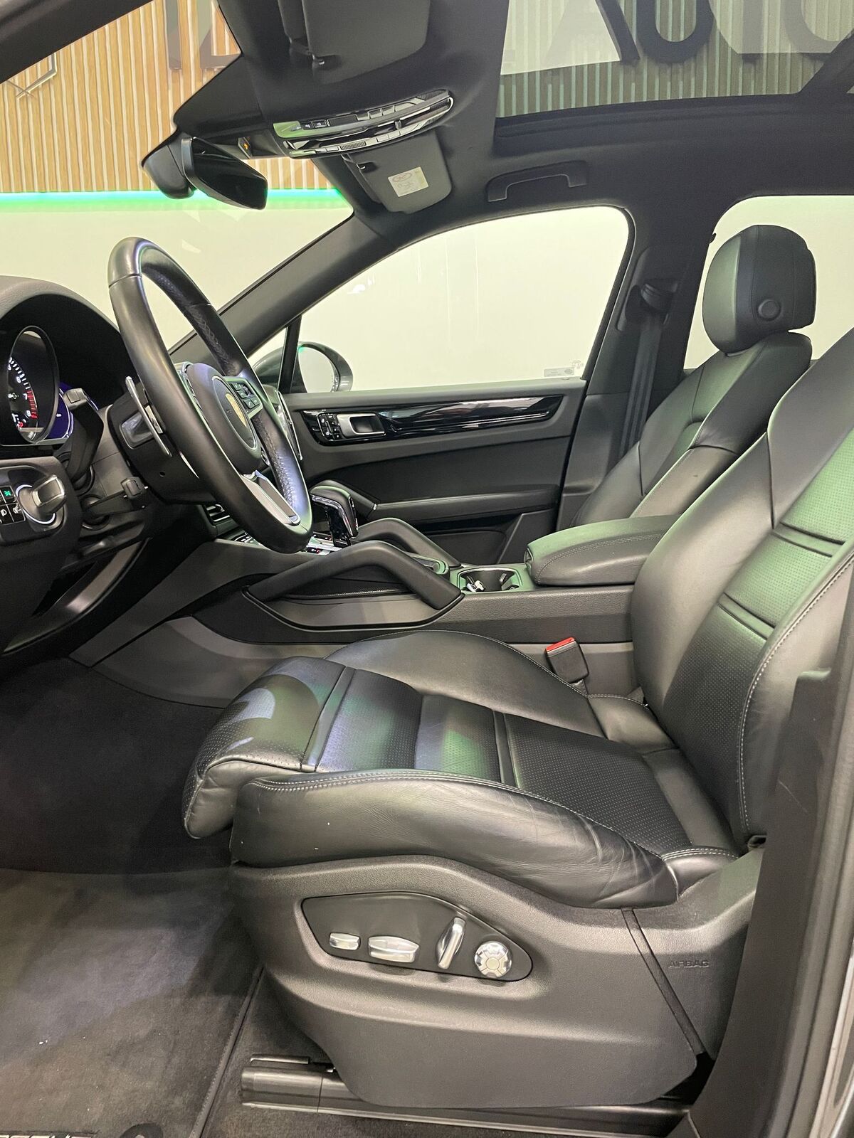 Porsche Cayenne 2021, photo 6/10