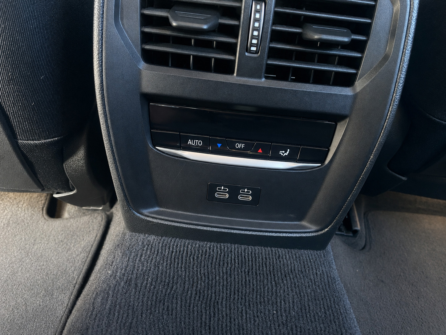BMW 320 PHEV 2024, photo 4/10