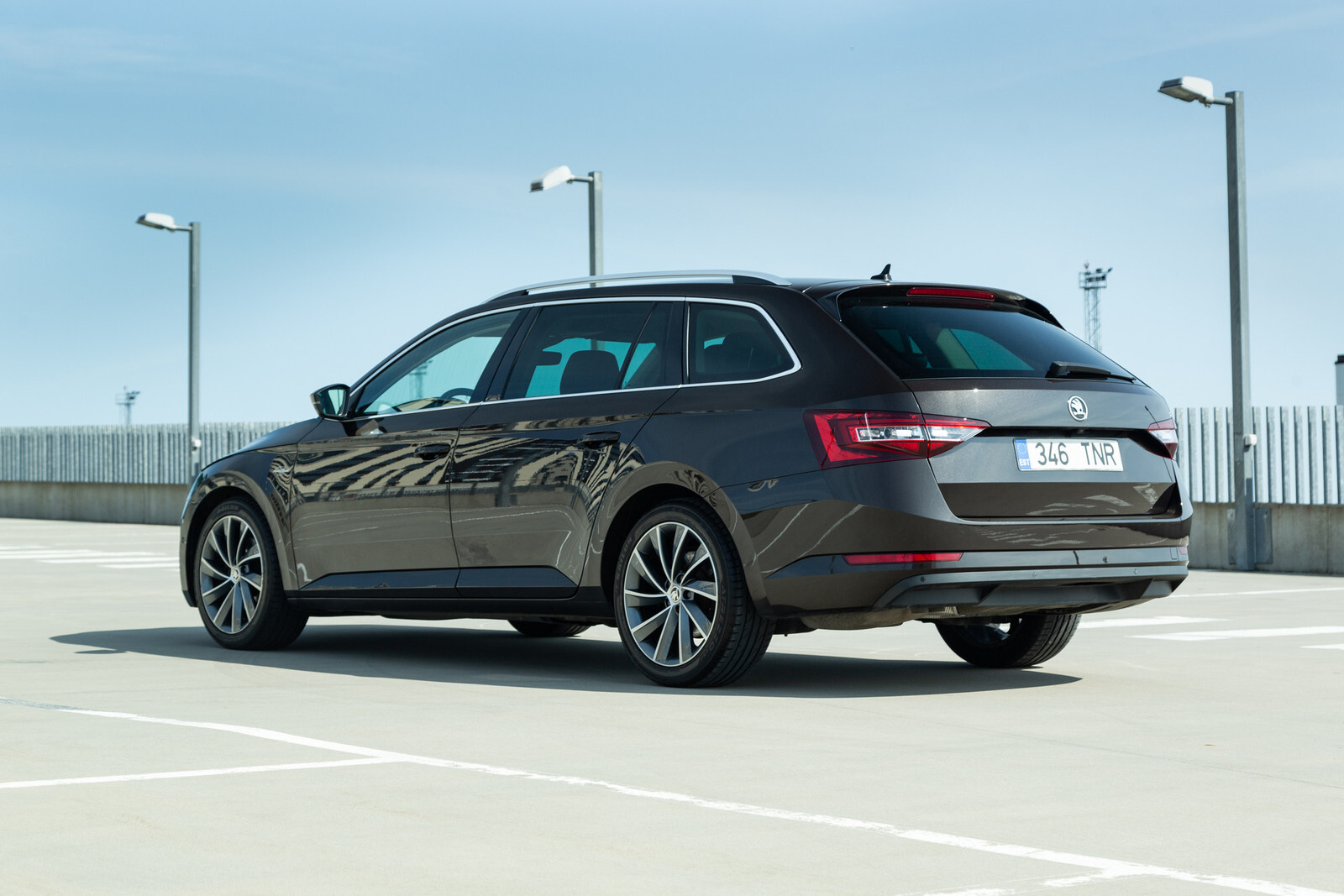 Škoda Superb 2018, photo 7/16