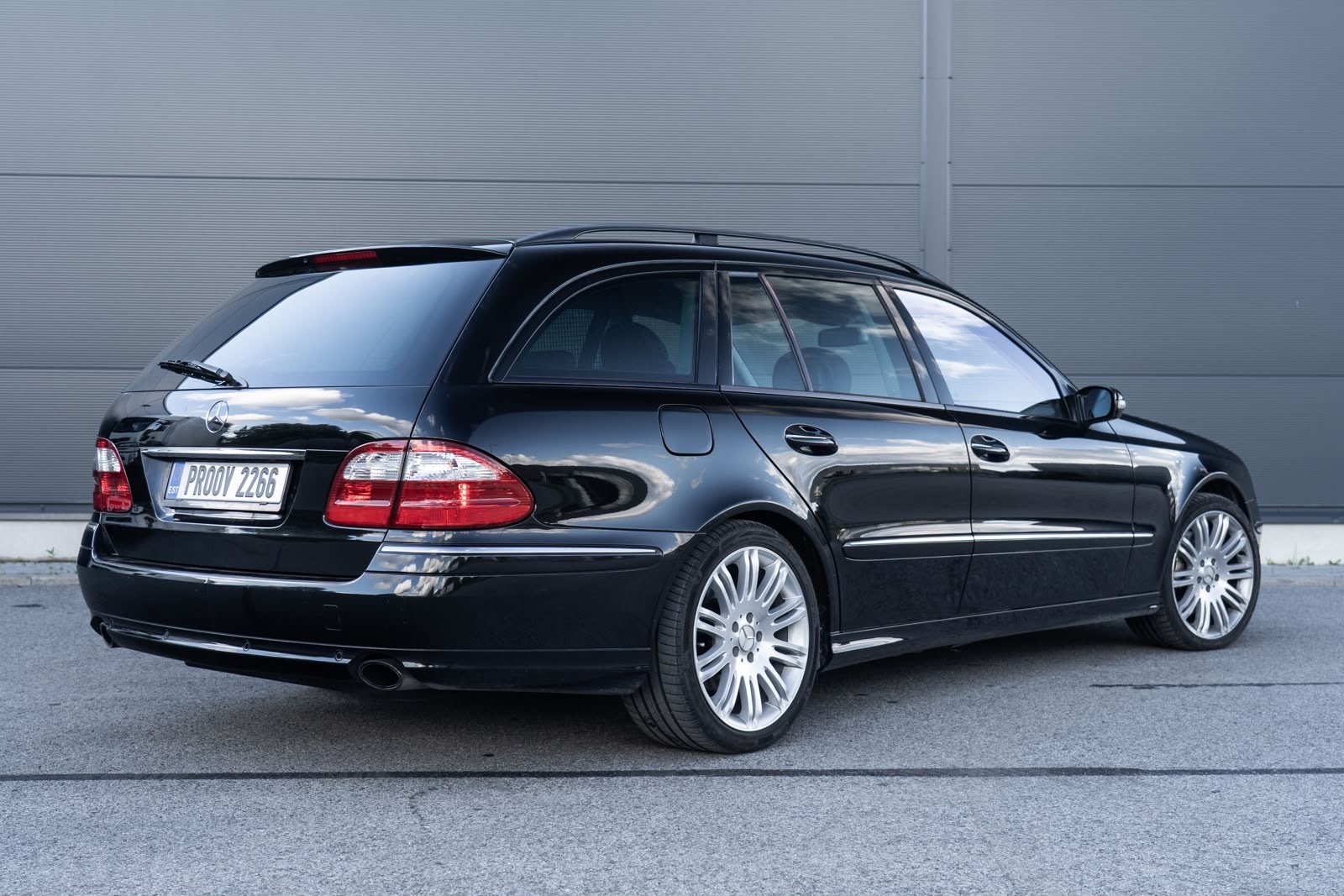 Mercedes-Benz E 320 2005, kuva 3/10