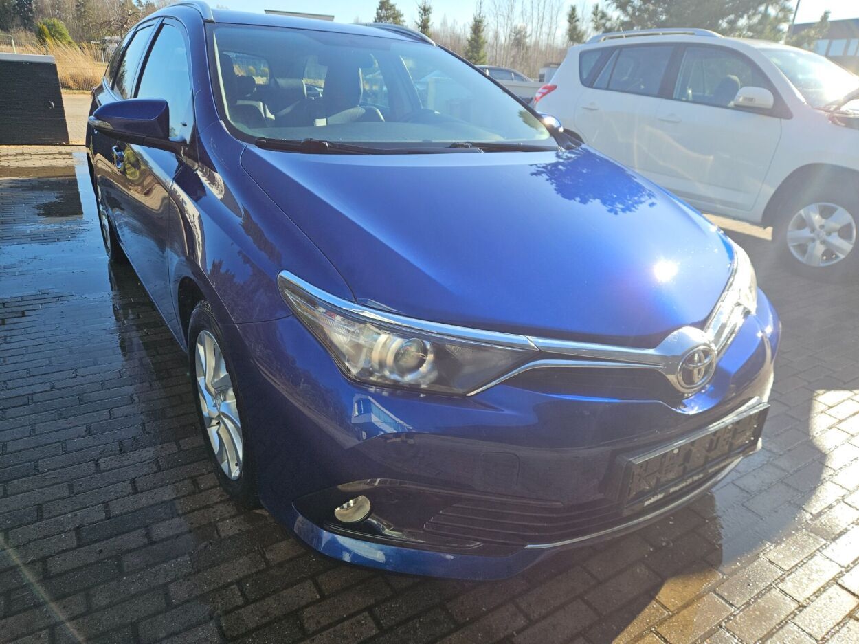 Toyota Auris Touring Sports 2015, photo 2/6