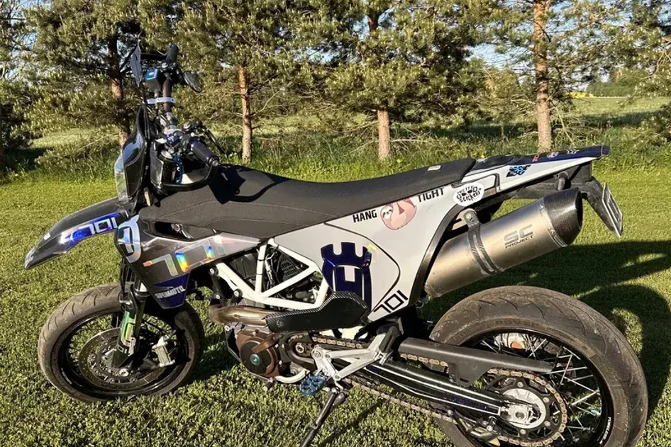 Husqvarna 701 SUPERMOTO (49 KW), 2016, 0.7, 49 kW, benzīns, manuālā, aizmugurējā piedziņa