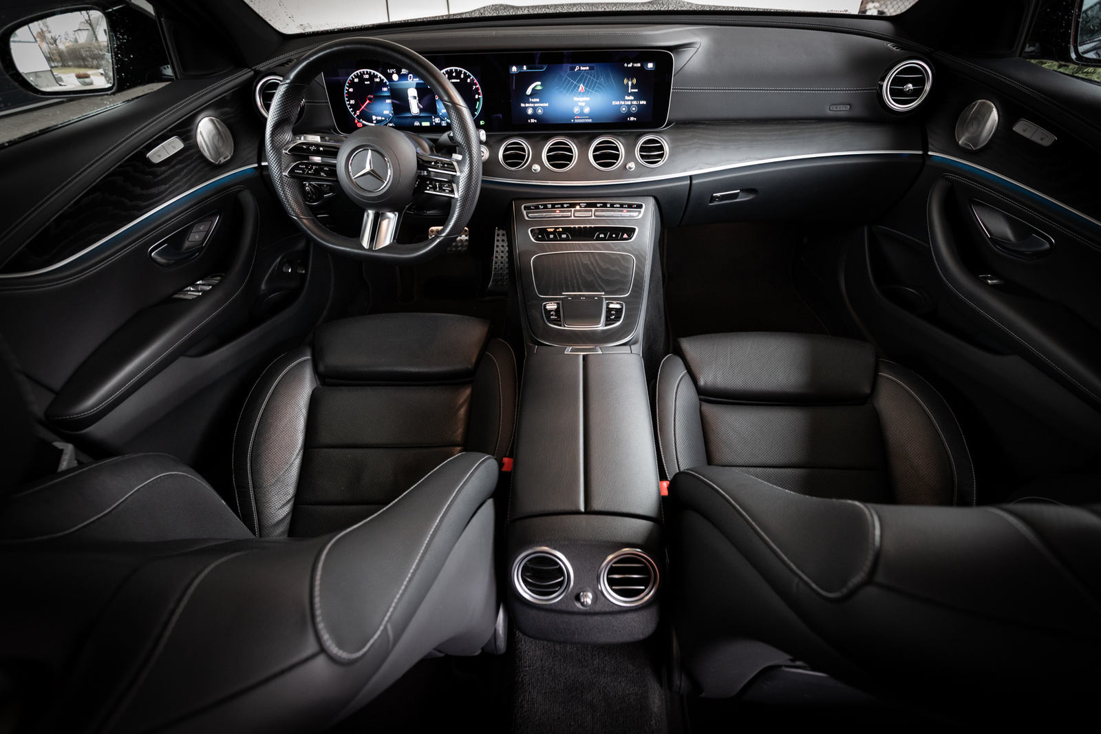 Mercedes-Benz E 300 AMG 2022, photo 5/17