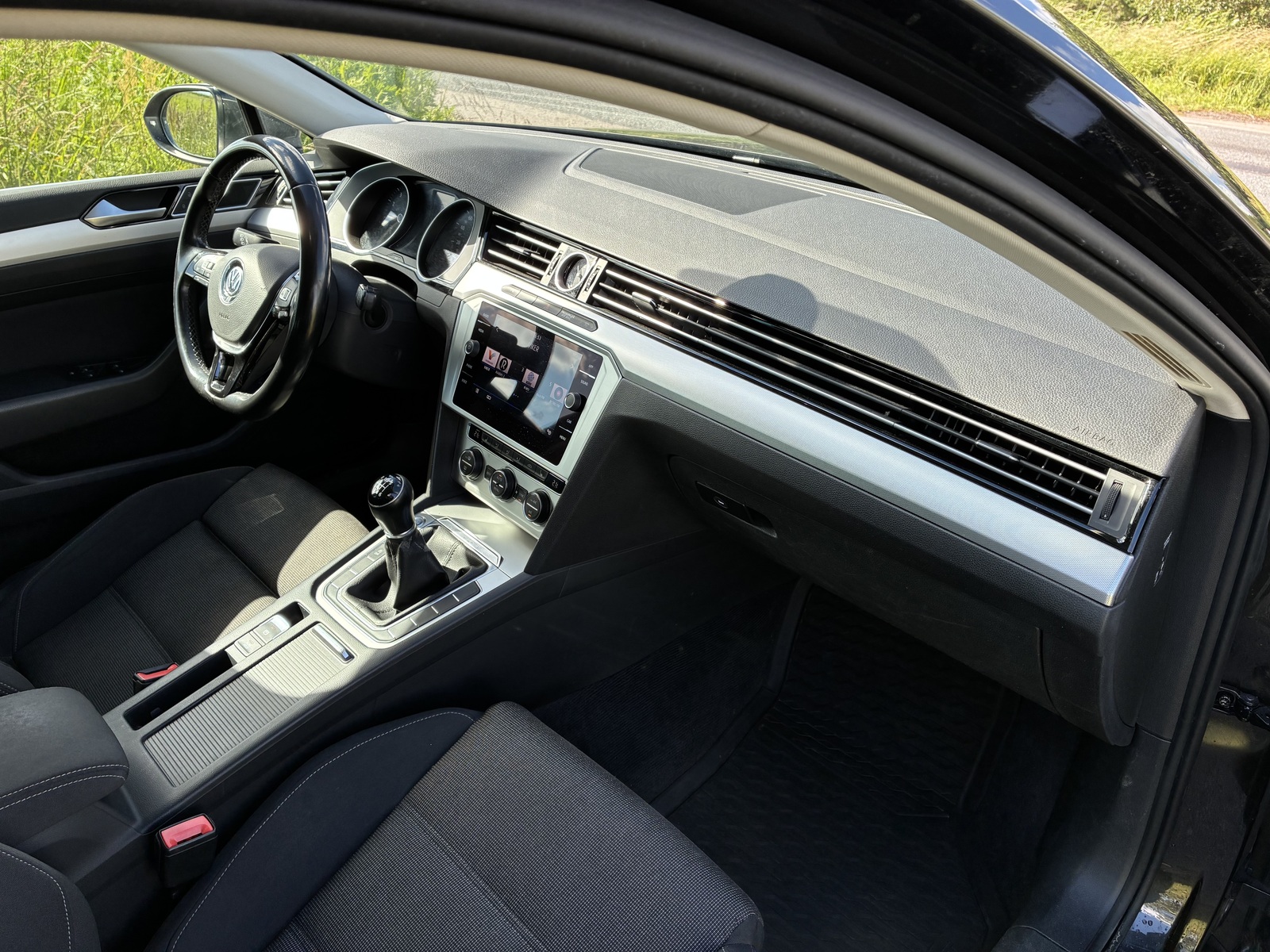 Volkswagen Passat 2019, photo 6/15