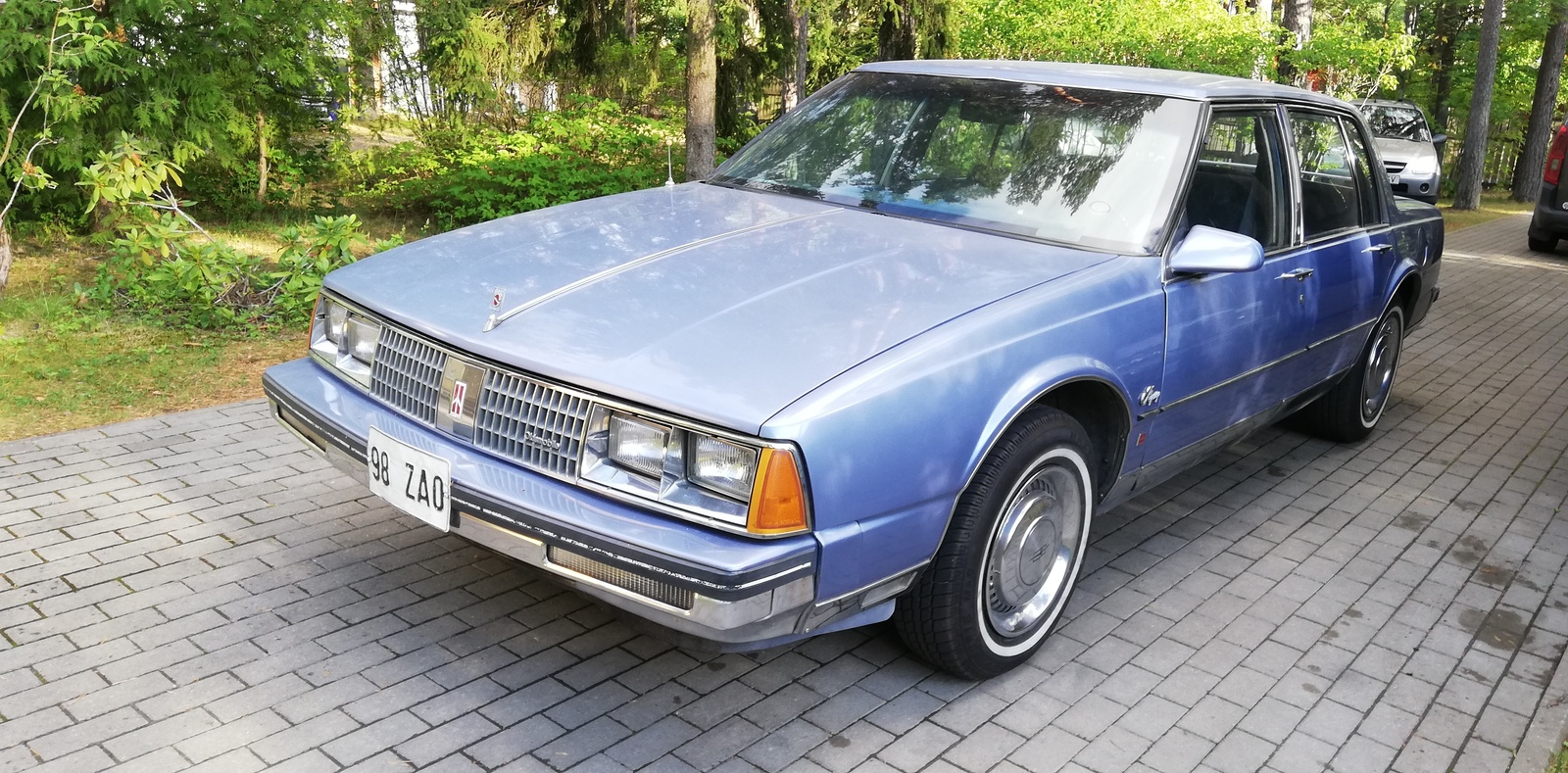 Oldsmobile NINETY-EIGHT REGENCY 1985, kuva 2/11