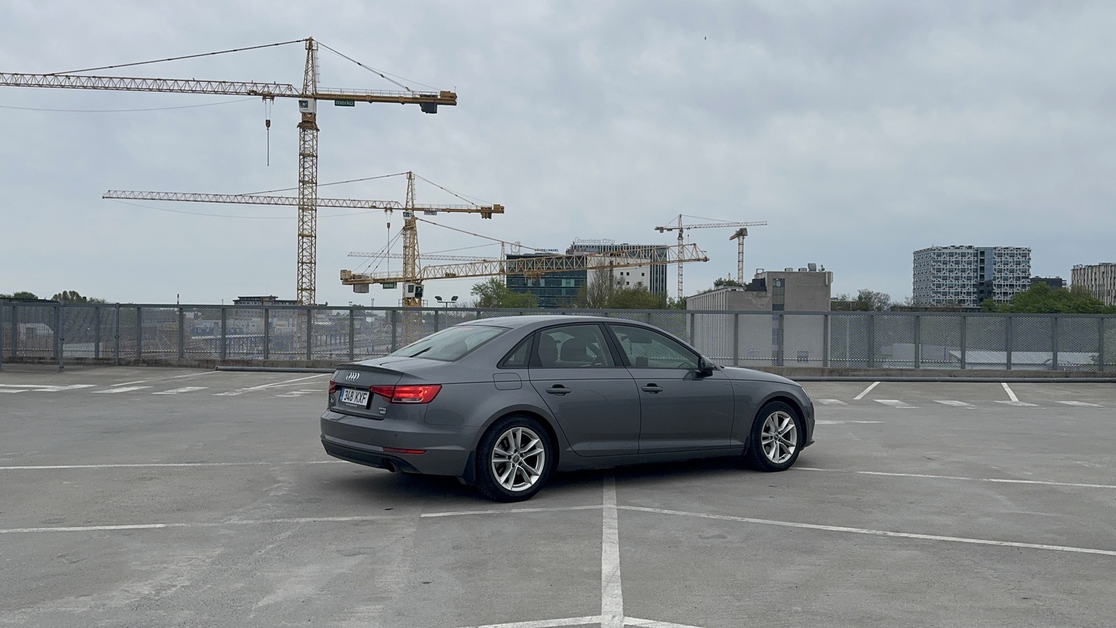 Audi A4 2017, photo 6/14
