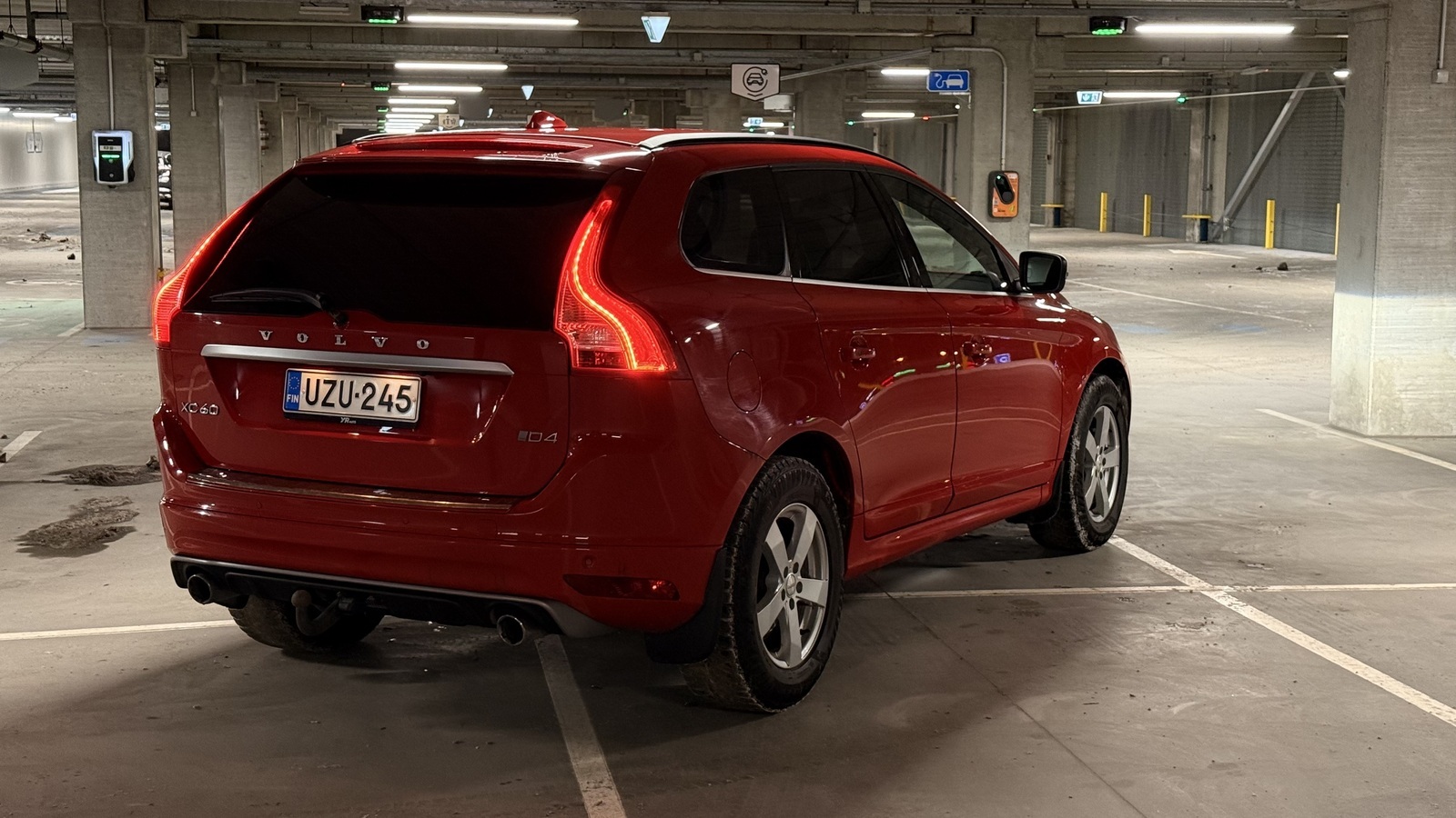 Volvo XC60 2017, photo 3/7