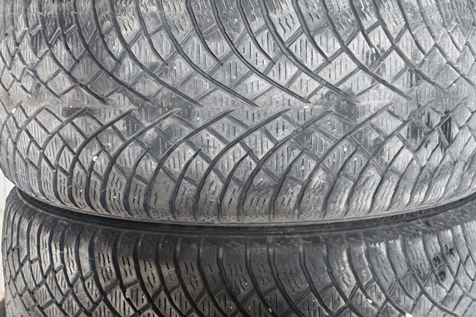 Подержанный нешипованная шина 225/40R18 Nokian Hakkapeliitta R5