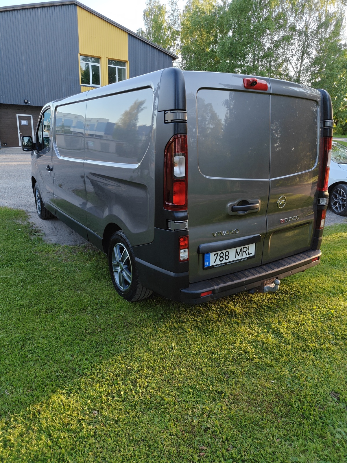 Opel Vivaro L2 biturbo 1.6 R9M D4 107kW 2017, photo 6/8