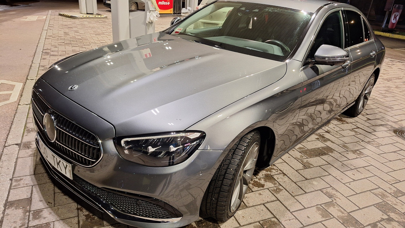 Mercedes-Benz E 220 2023, photo 4/14