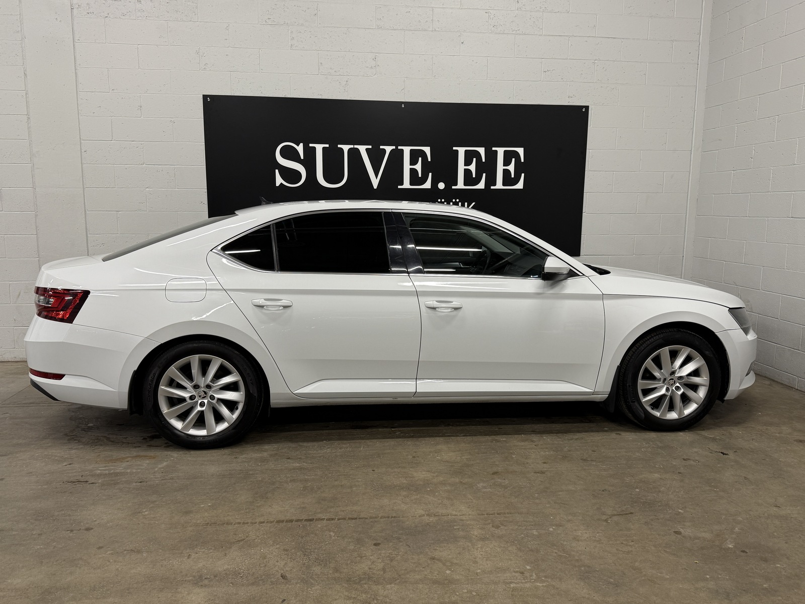 Škoda Superb 2017, photo 6/29
