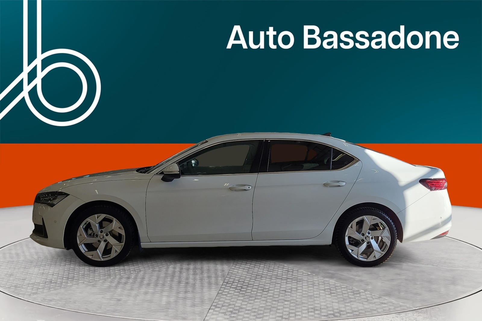 Škoda Superb 2025, photo 2/44
