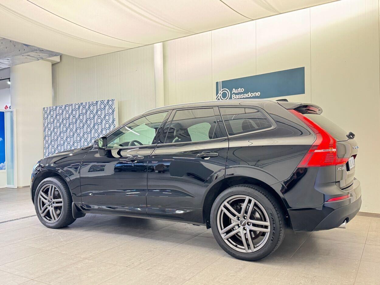 Volvo XC60 2019, photo 3/25