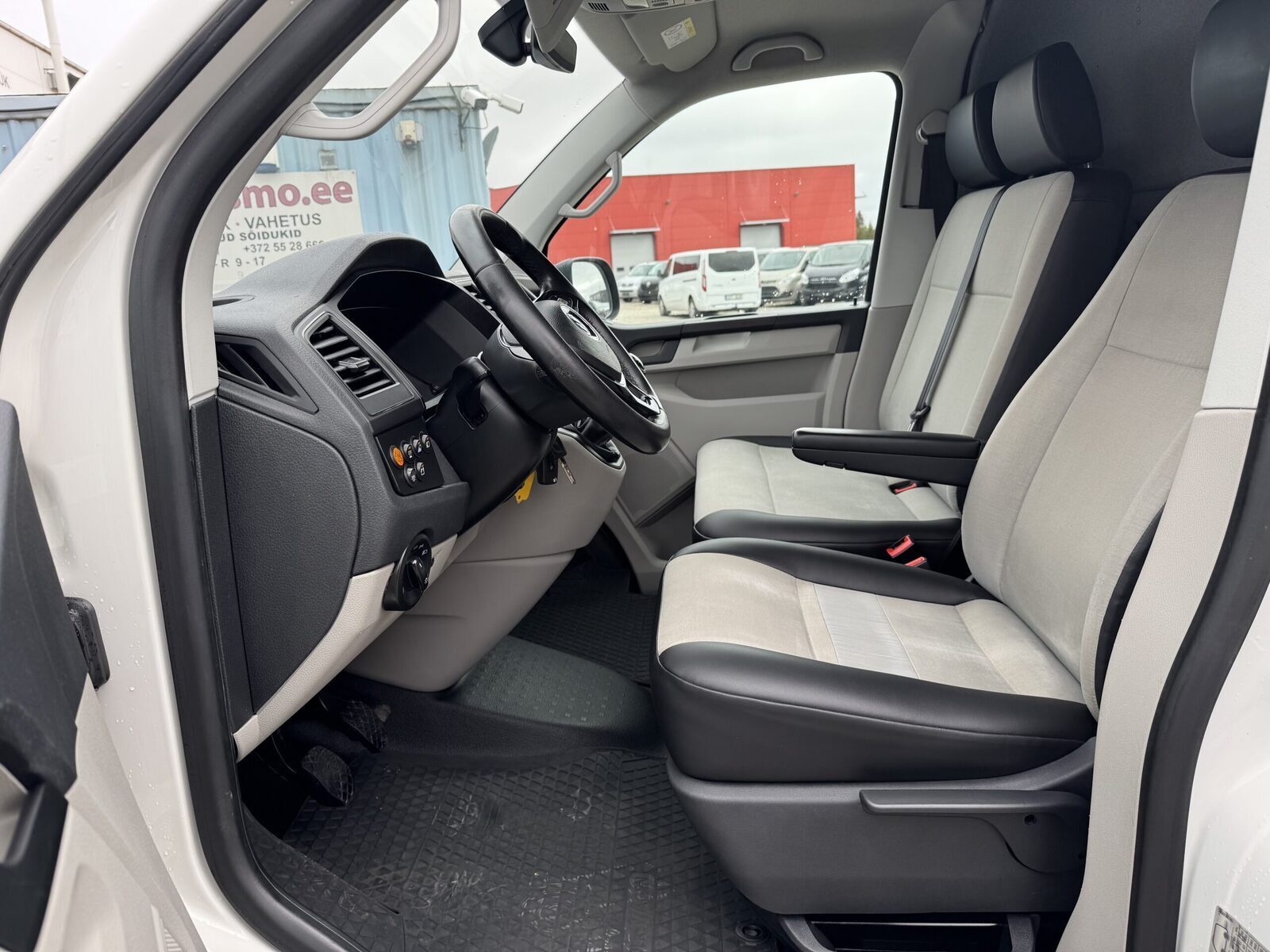 Volkswagen Transporter 2018, kuva 3/15