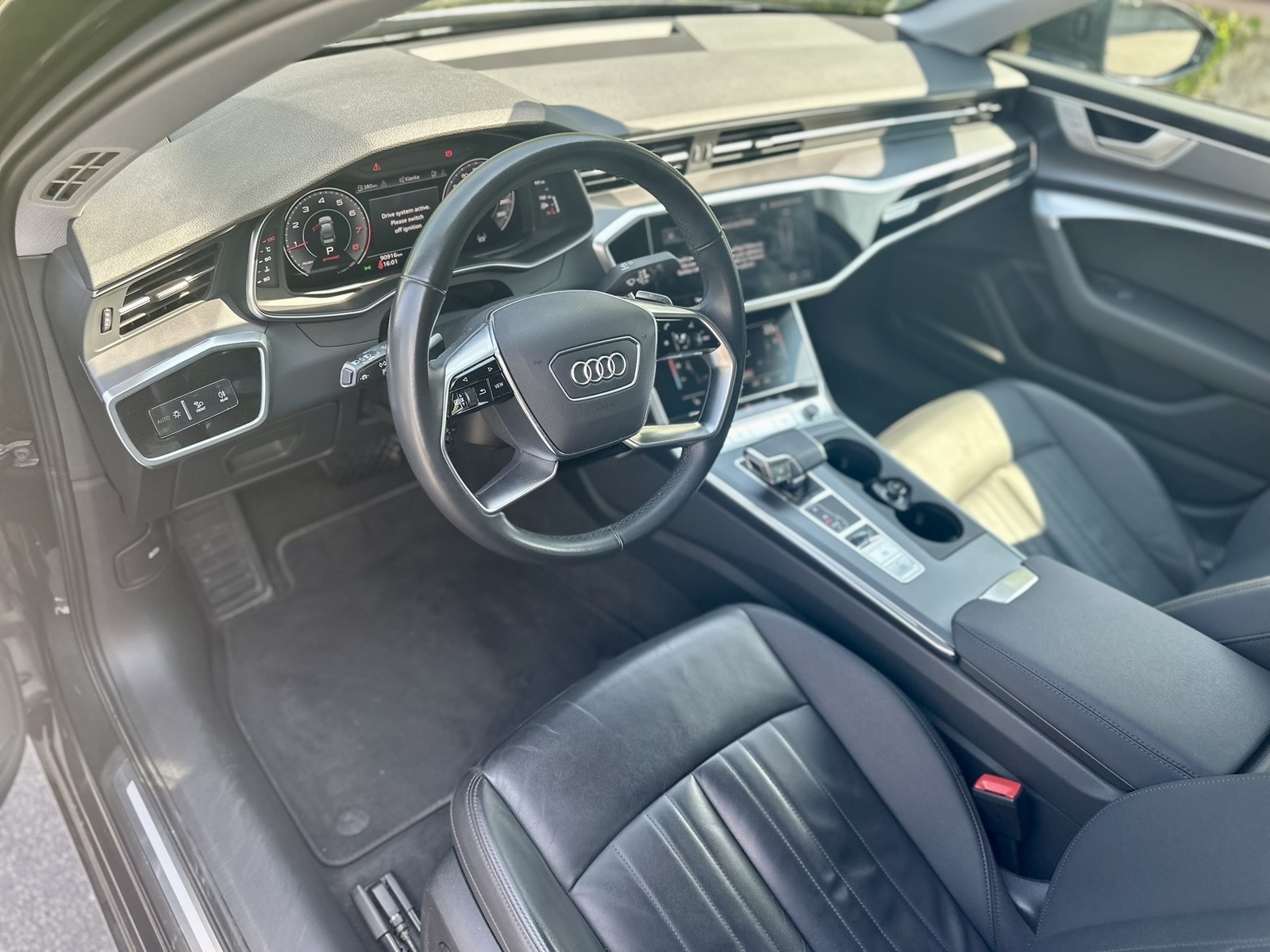 Audi A6 2022, photo 4/17
