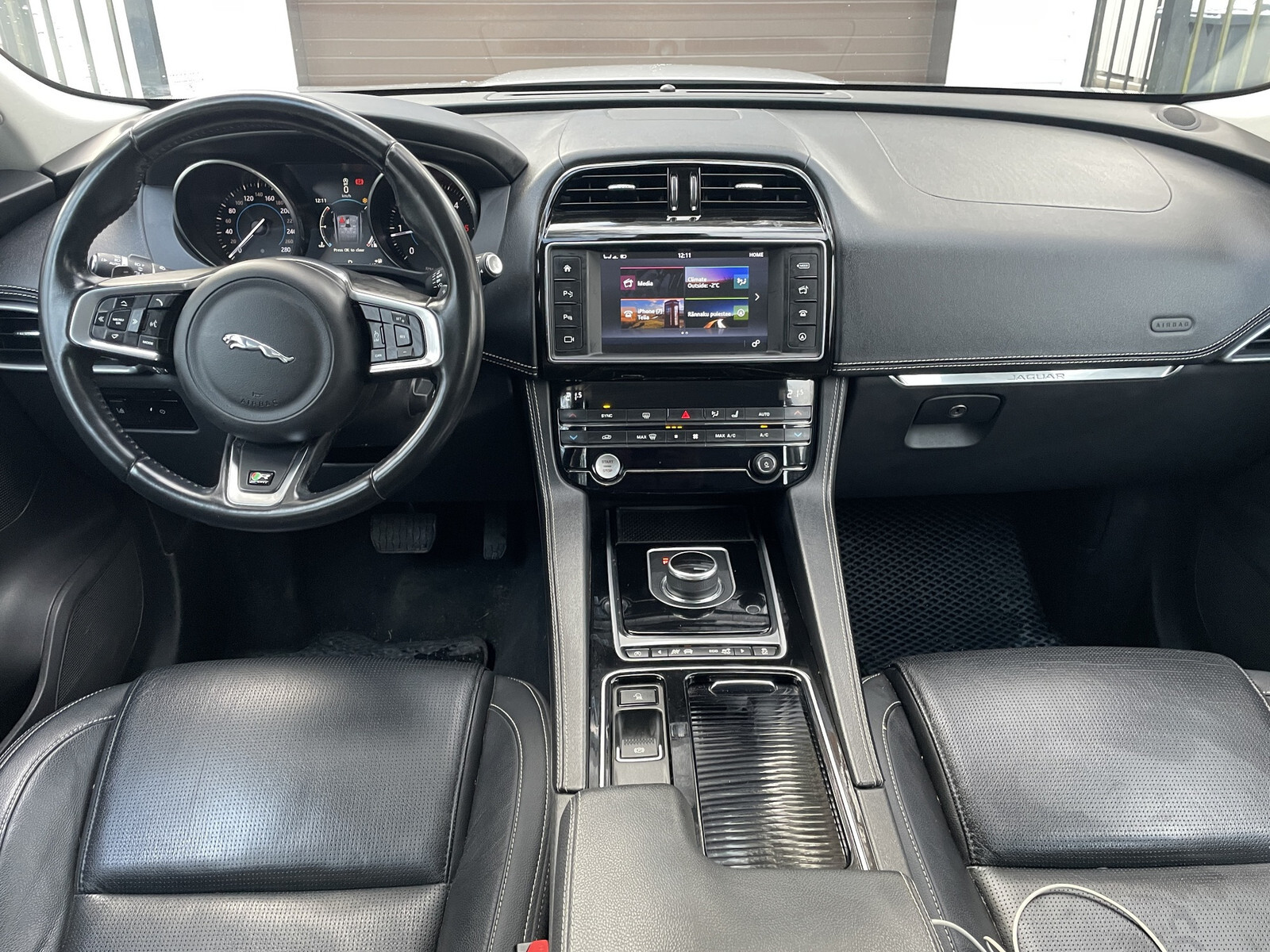 Jaguar F-Pace 2017, kuva 4/5
