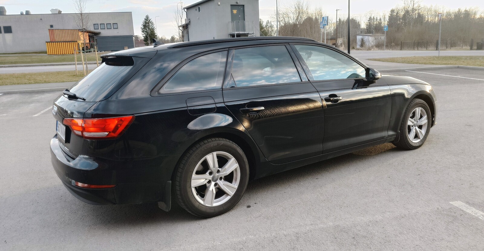 Audi A4 2018, kuva 6/11