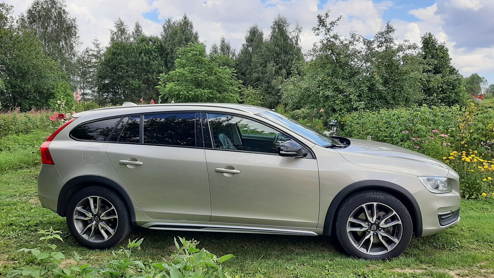Volvo V60 Cross Country 2018, photo 7/17