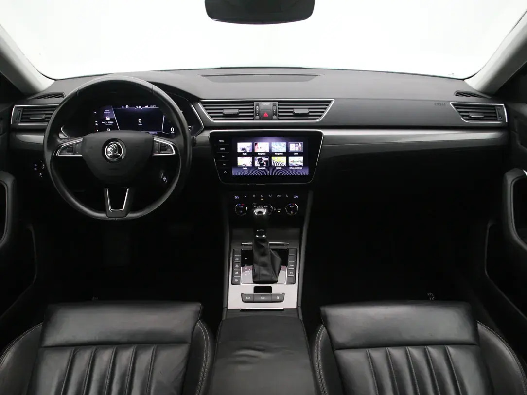 Škoda Superb 2020, photo 2/10