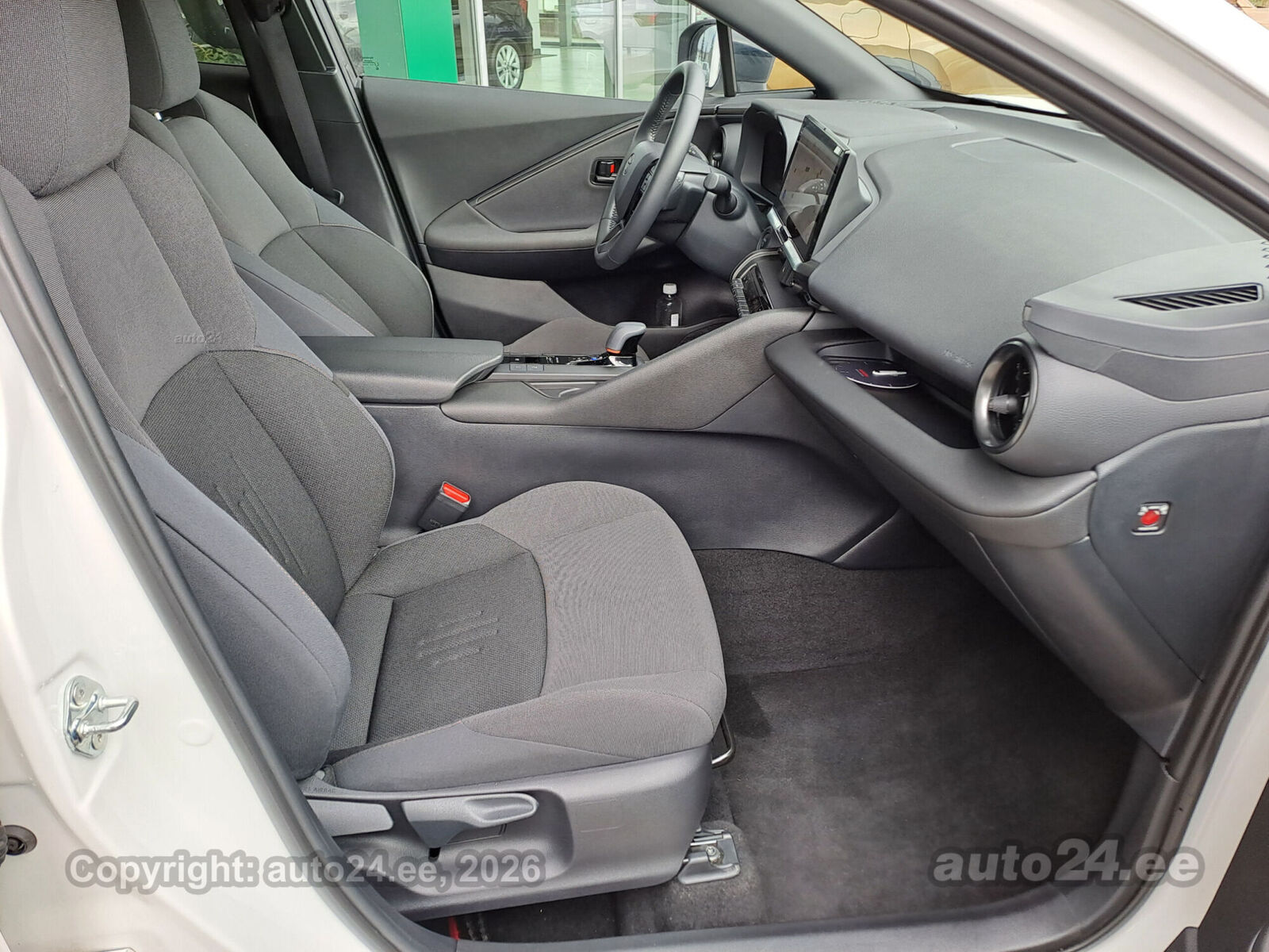 Toyota C-HR 2024, photo 5/7