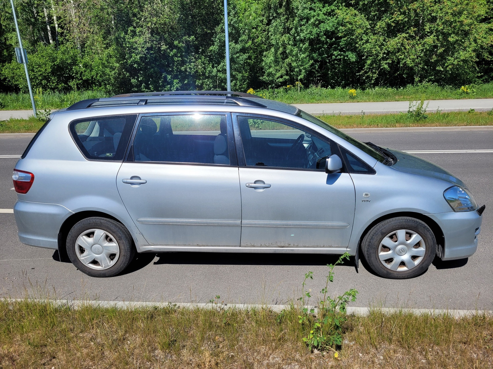 Toyota Avensis Verso 2004, photo 2/5