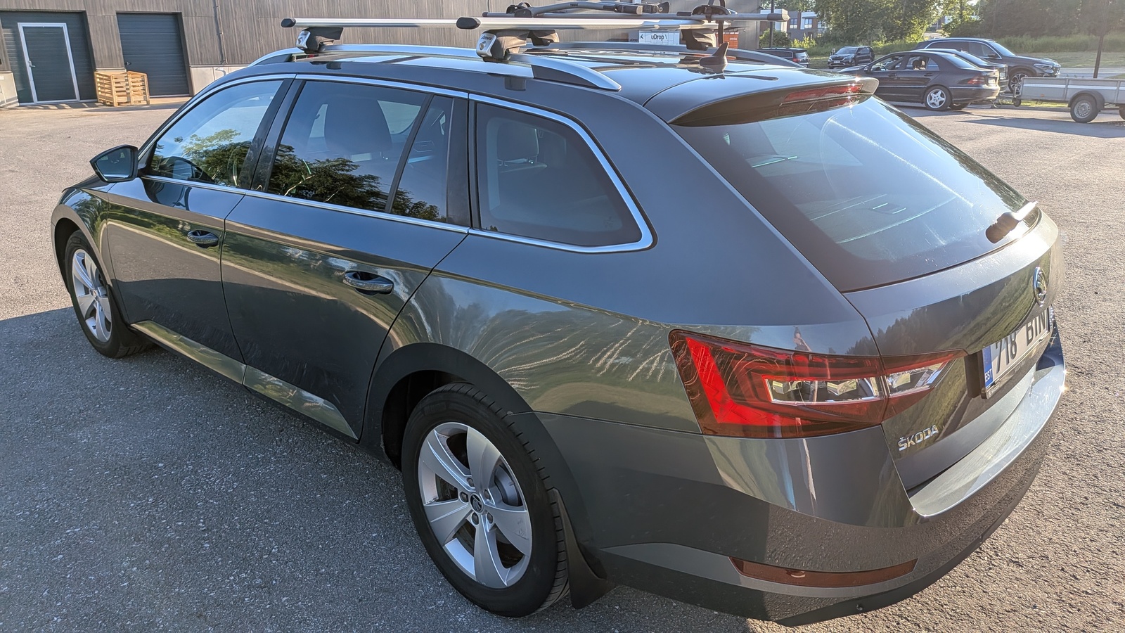 Škoda Superb 2017, photo 7/15