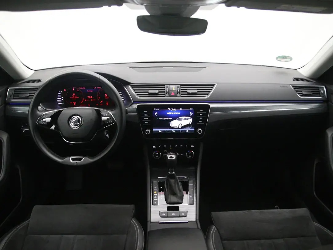 Škoda Superb 2022, photo 2/36