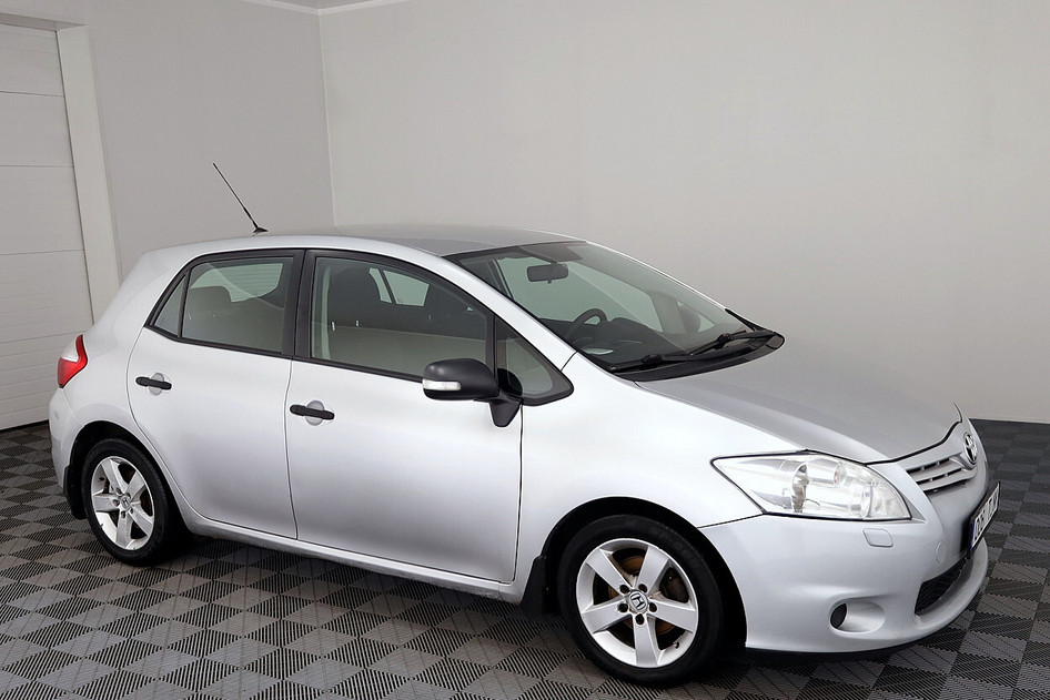 Toyota Auris, 2012, 1.6, 97 kW, бензин+lpg, механическая, передний привод