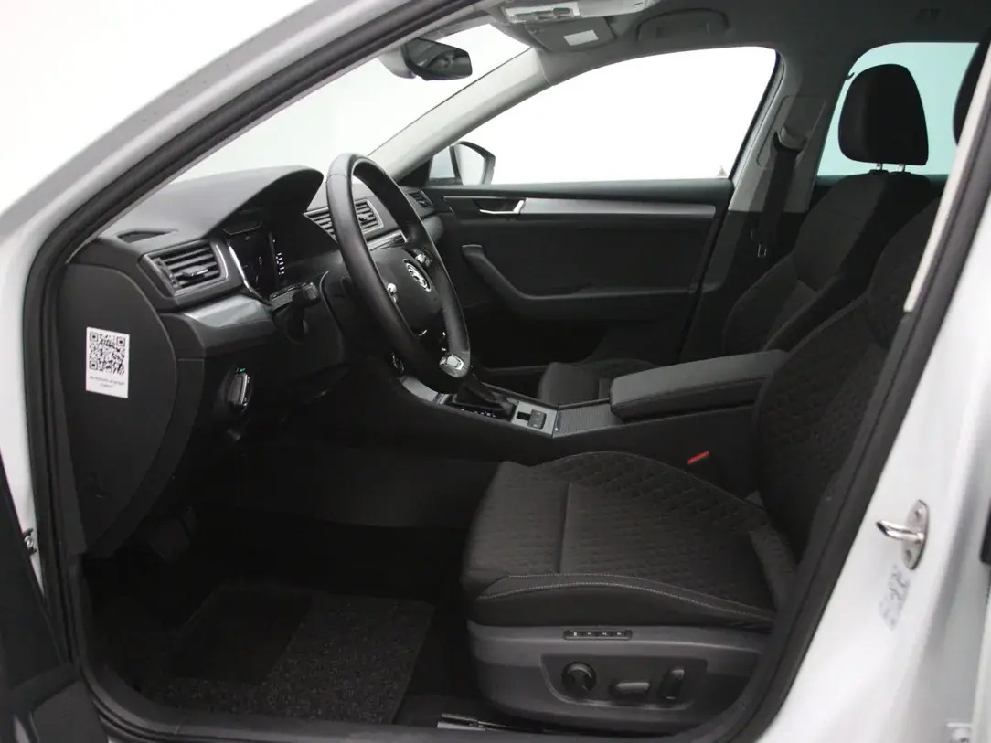 Škoda Superb 2022, photo 4/33
