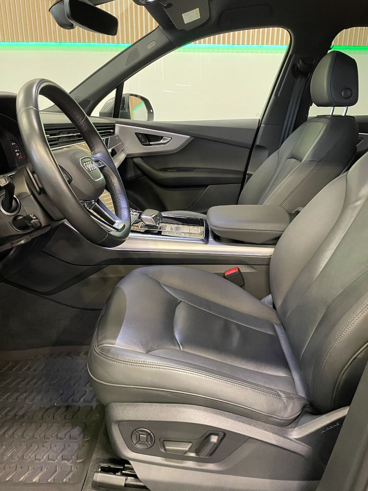 Audi Q7 2022, photo 6/10