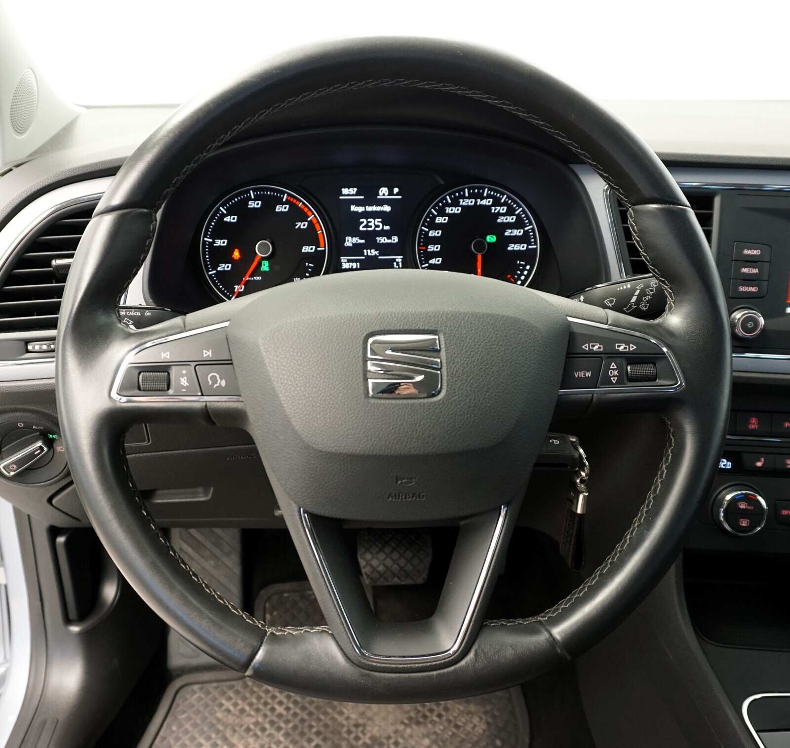 SEAT Leon 2020, kuva 7/8