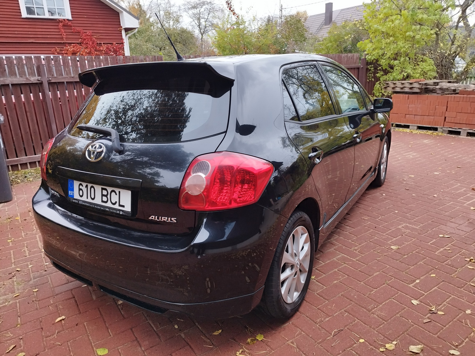 Toyota Auris 2010, photo 3/5