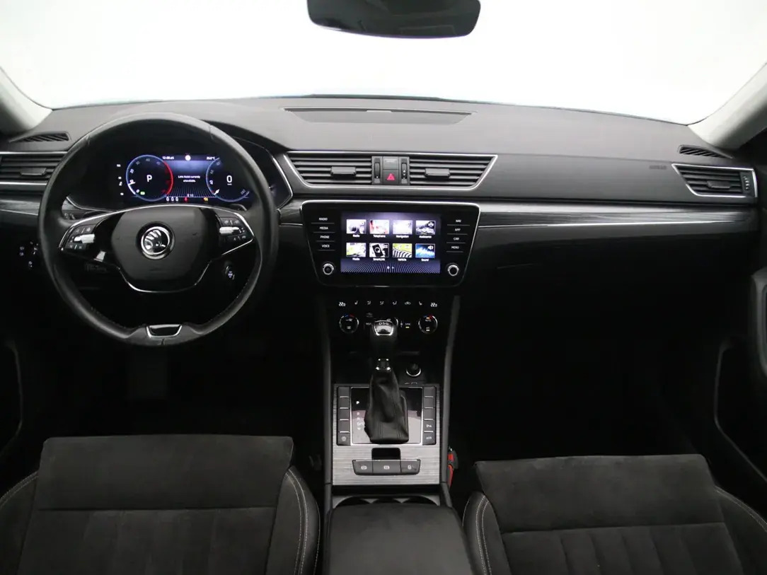 Škoda Superb 2022, photo 2/37