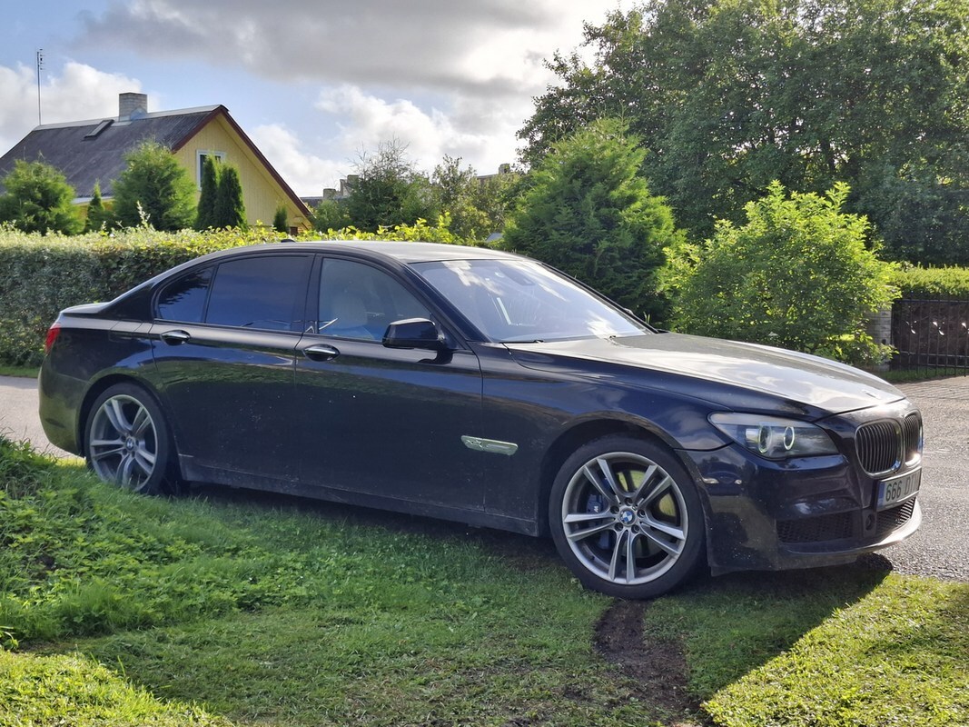 BMW 750